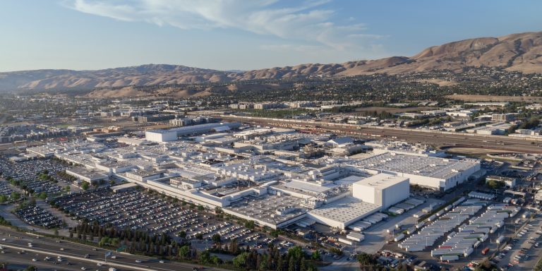 Tesla extends lead in California, nearly 1/4 of new vehicles have plugs | Electrek