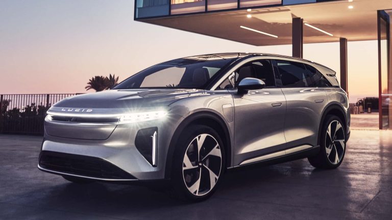 The 2025 Lucid Gravity Is A 440-Mile, Seven-Seat Electric SUV 'Powerhouse'