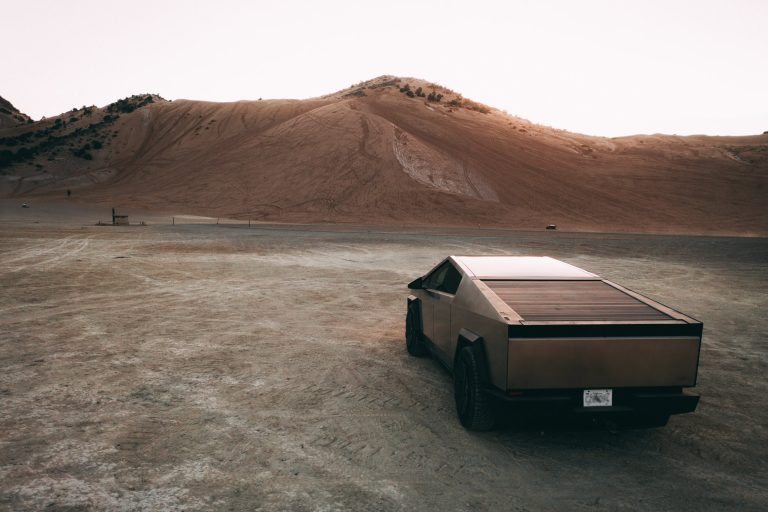 Tesla highlights Cybertruck’s best selling points in cool sub-1-minute ad