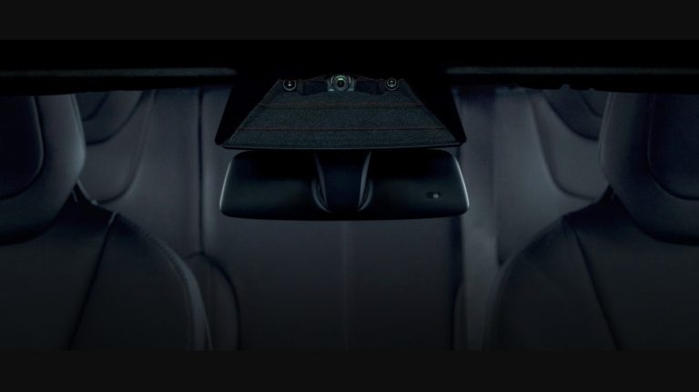 Mercedes dealer hands out 'Tesla Autopilot recall' article to customer